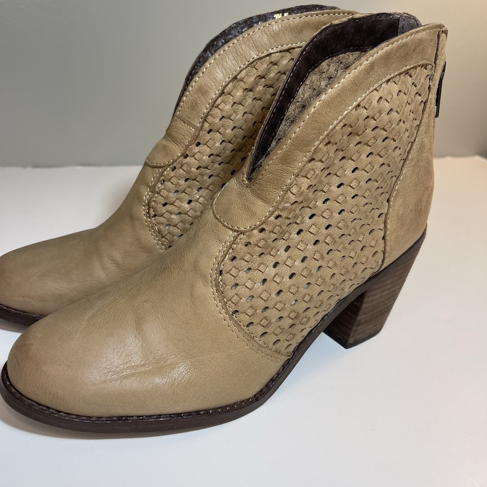 Diba True Women's Lakeland‎ Bootie Taupe Size 7.5